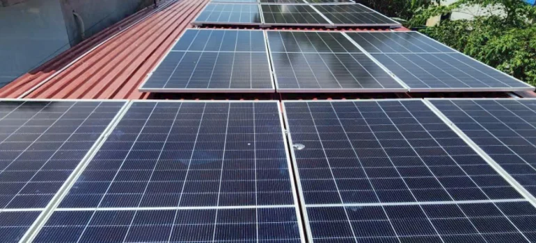 Giải pháp thiết kế nhà ở tích hợp hệ thống điện mặt trời tối ưu 2026